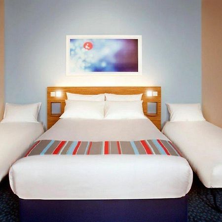 Travelodge Tunbridge Wells Екстер'єр фото